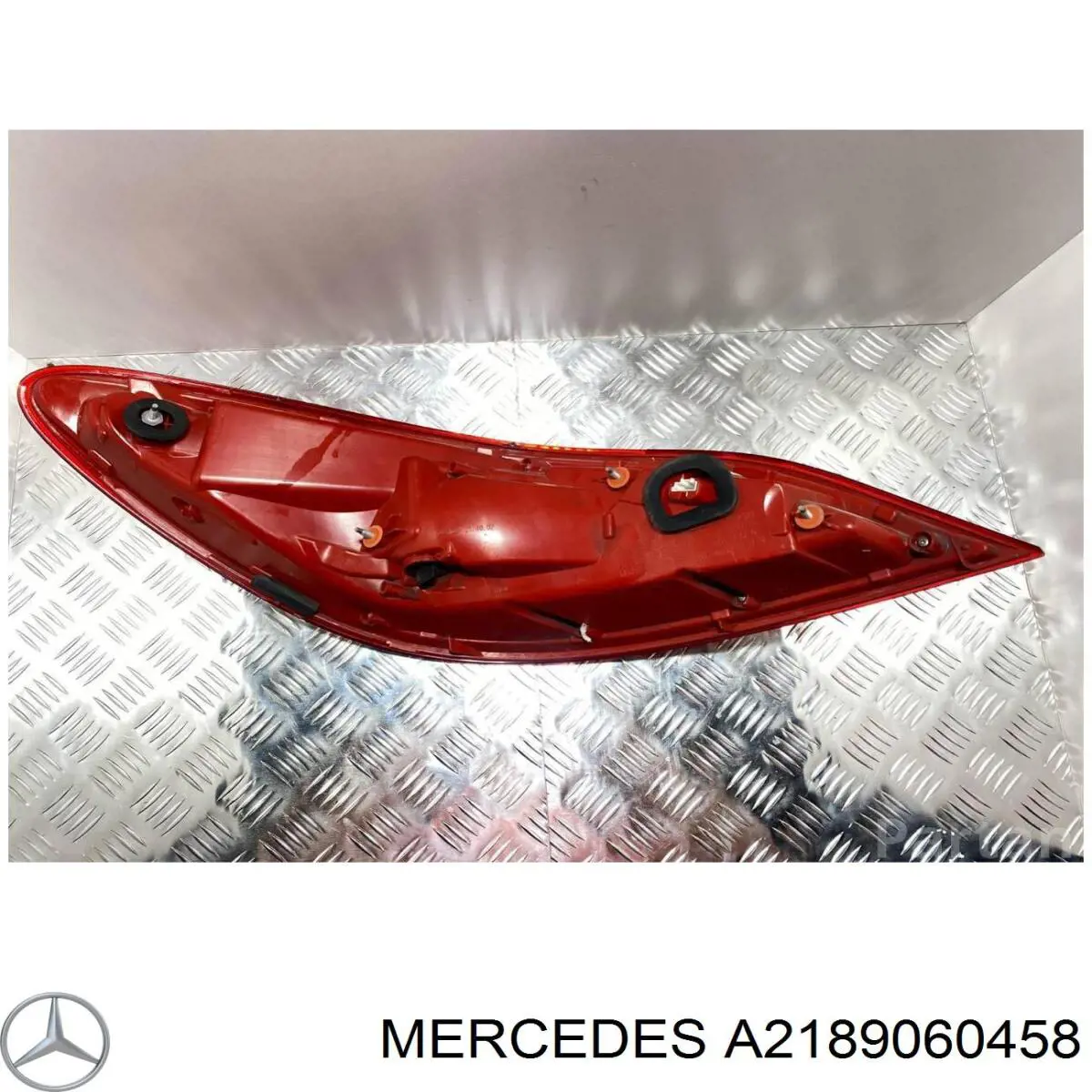 Фонарь задний правый Mercedes A2189060458 цена, от 187.64 USD