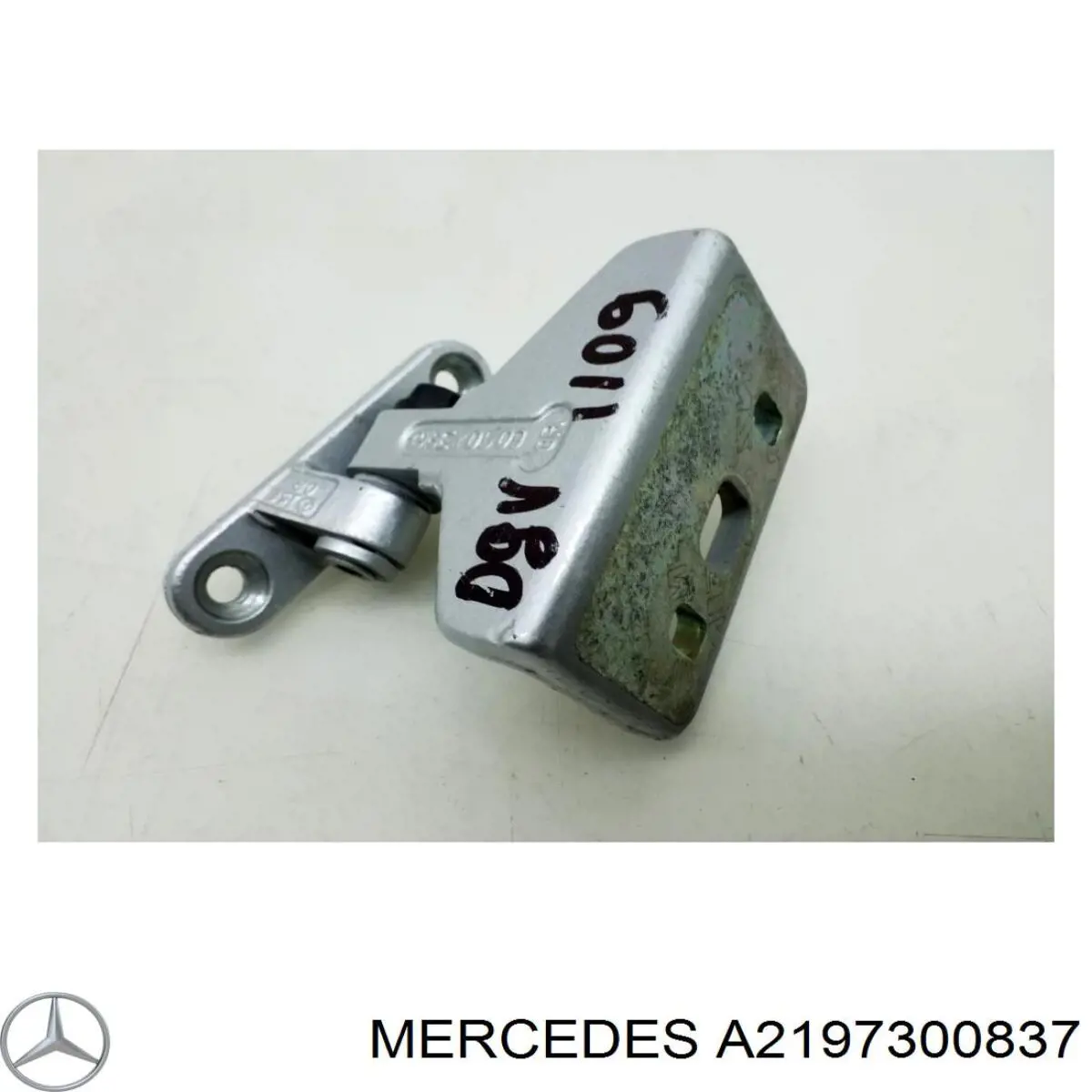 Петля задней двери, правой Mercedes A2197300237 цена, от 38.01 USD