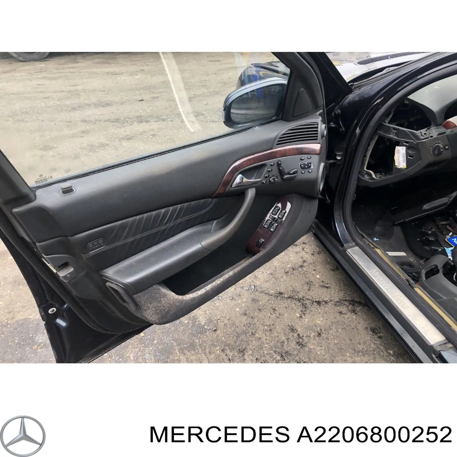 Пепельница приборной панели "торпедо" 2208100830 Mercedes