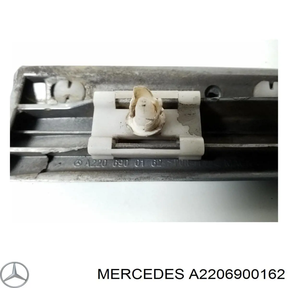 Молдинг крыла переднего левого Mercedes A22069001629999