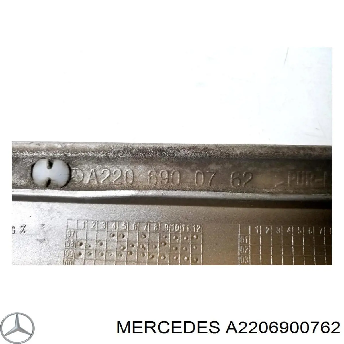 Молдинг двери задней левой верхний Mercedes A22069007629040