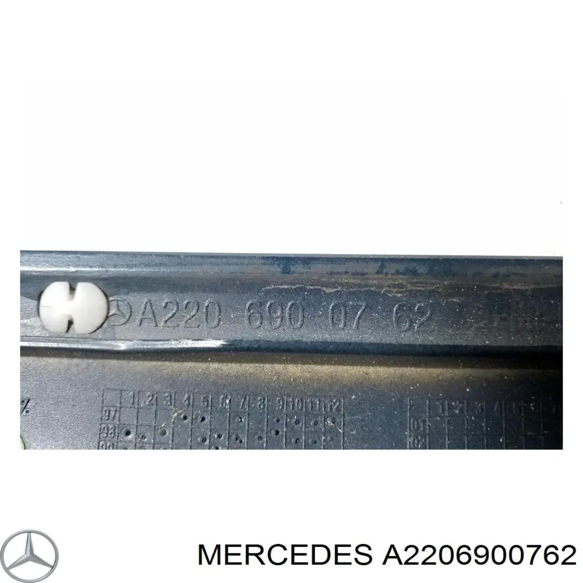 Молдинг двери задней левой верхний A22069007629040 Mercedes