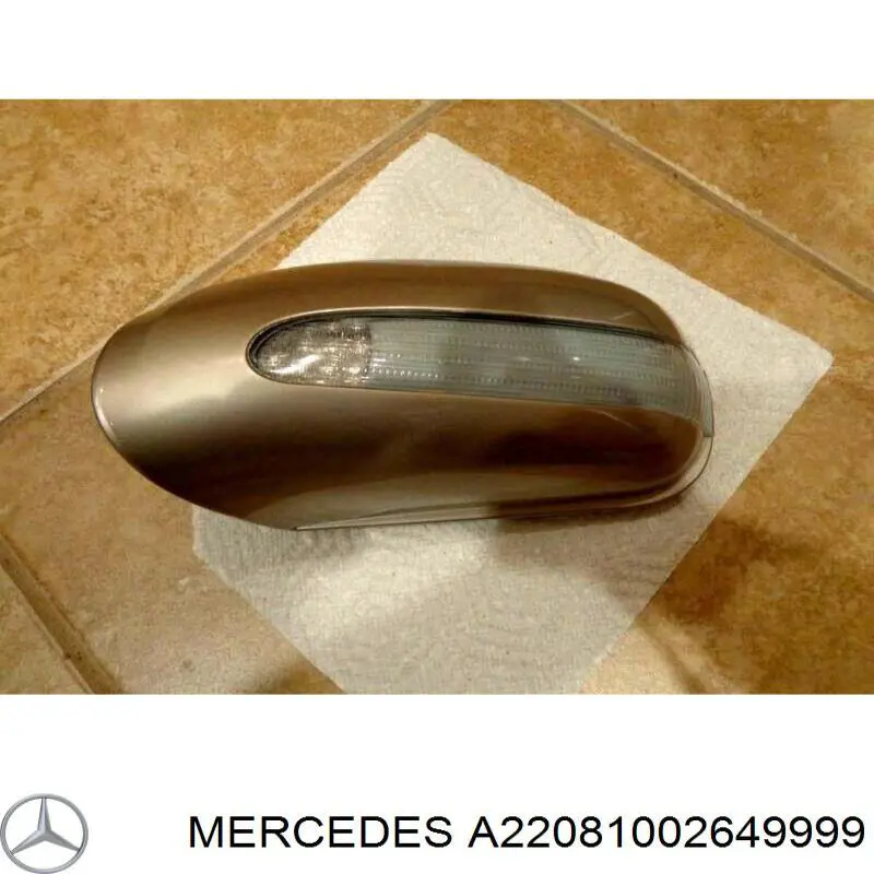 A22081002649999 Mercedes накладка (крышка зеркала заднего вида правая)