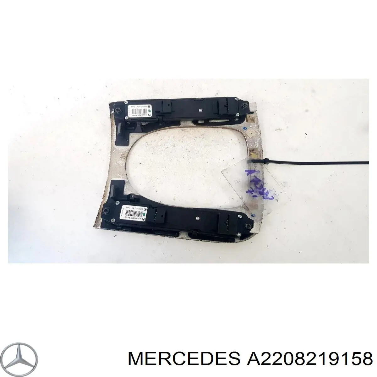 Блок кнопок центральной консоли Mercedes A2208219158 цена, от 6.33 USD