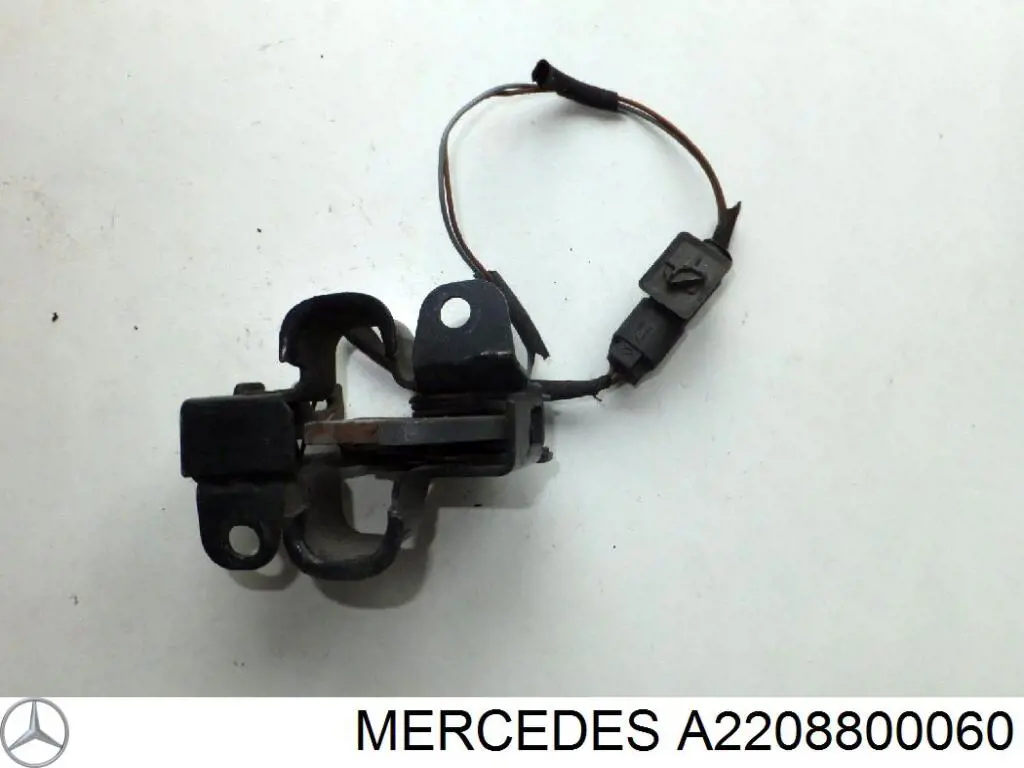 Запор капота (замок и привод замка капота) на Mercedes S  W220