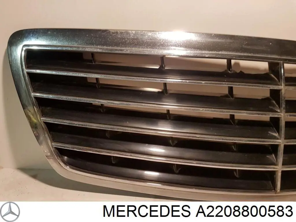 Решетка радиатора A2208800583 Mercedes