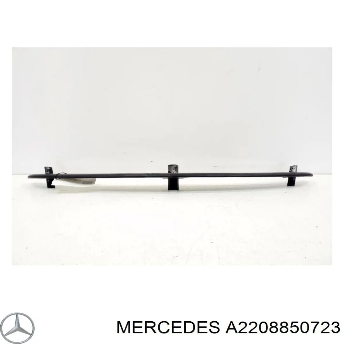 Решетка бампера переднего центральная A2208850723 Mercedes