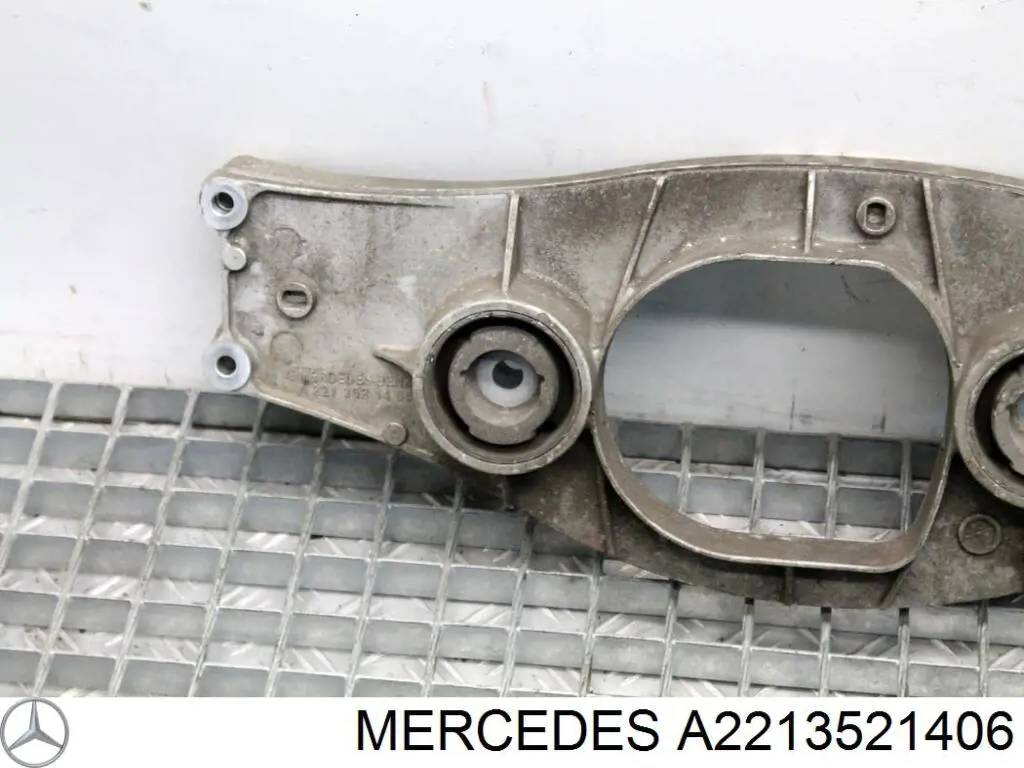 Кронштейн (траверса) заднего редуктора передняя 2213521406 Mercedes