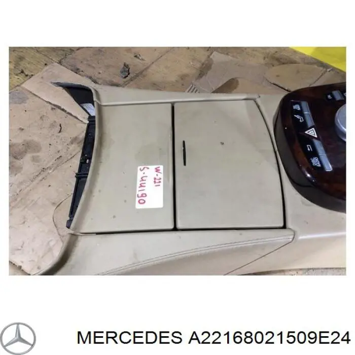 A22168021509E24 Mercedes 