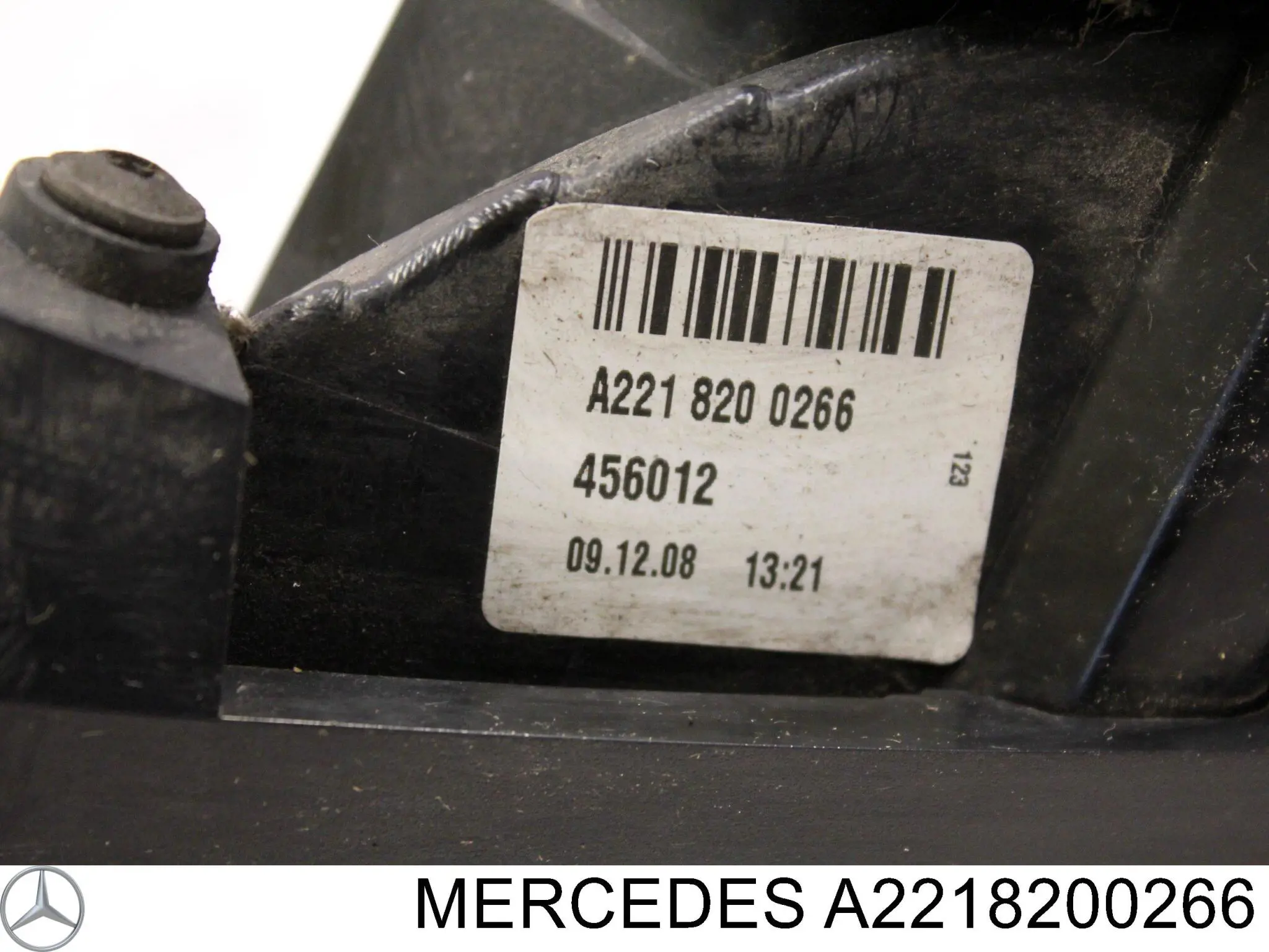Задний фонарь 2218200266 Mercedes