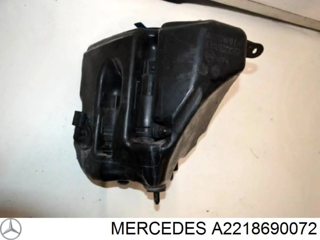 Крышка бачка омывателя на Mercedes S (W221)