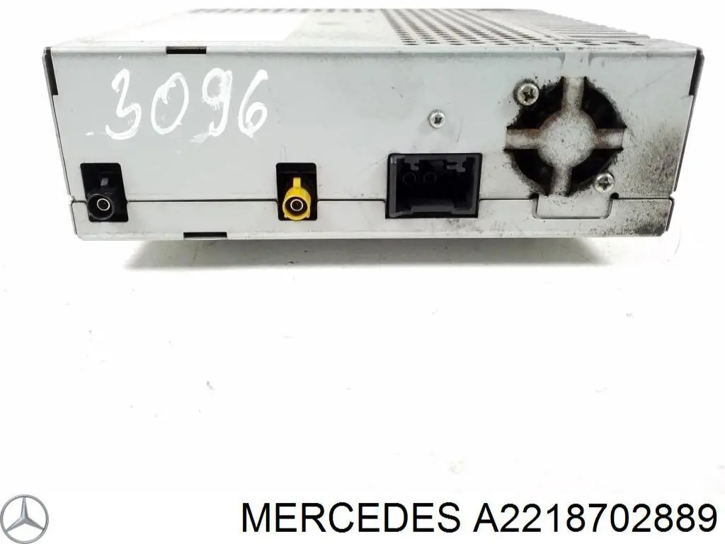 Усилитель звука аудиосистемы 2218206689 Mercedes