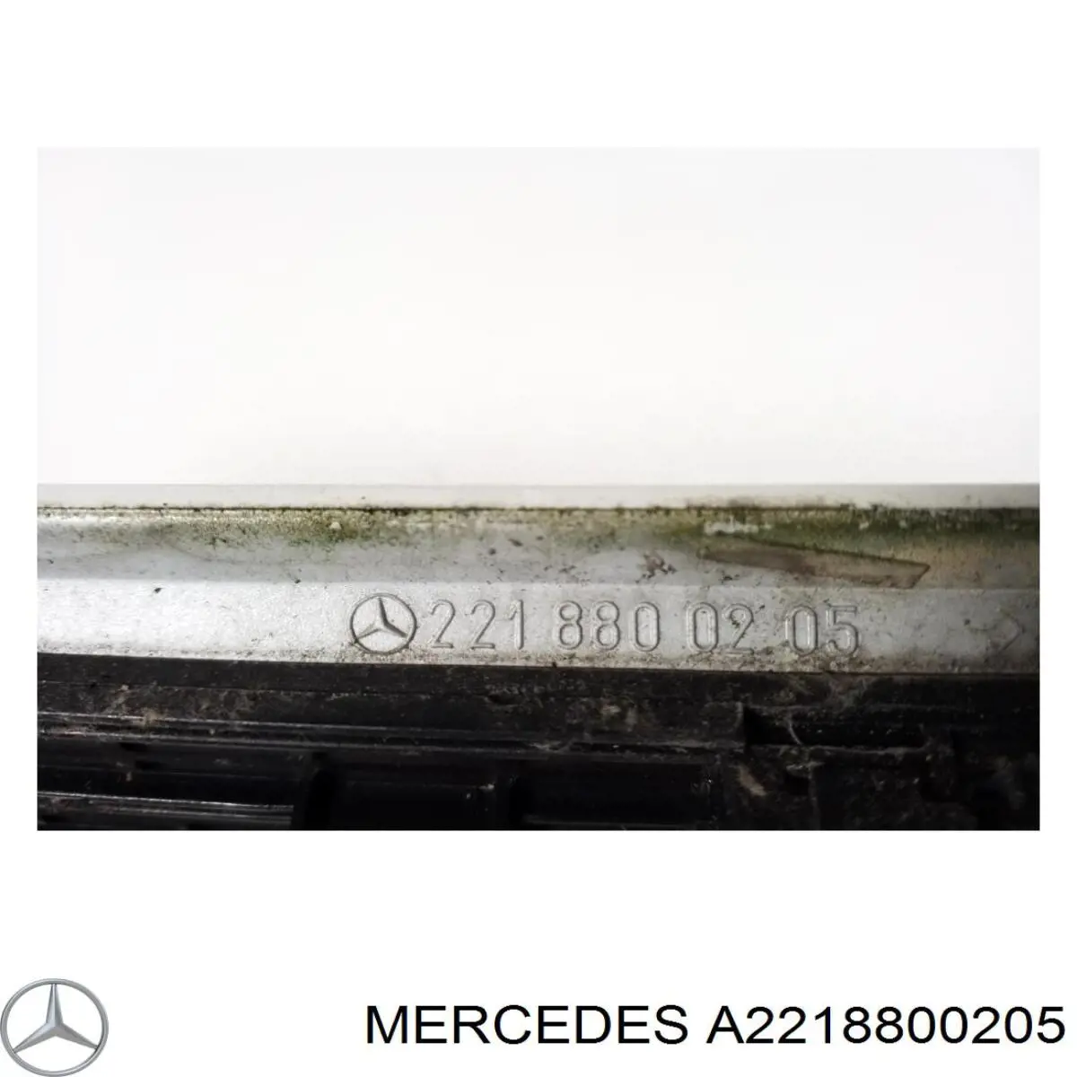 Решетка капота 2218800205 Mercedes