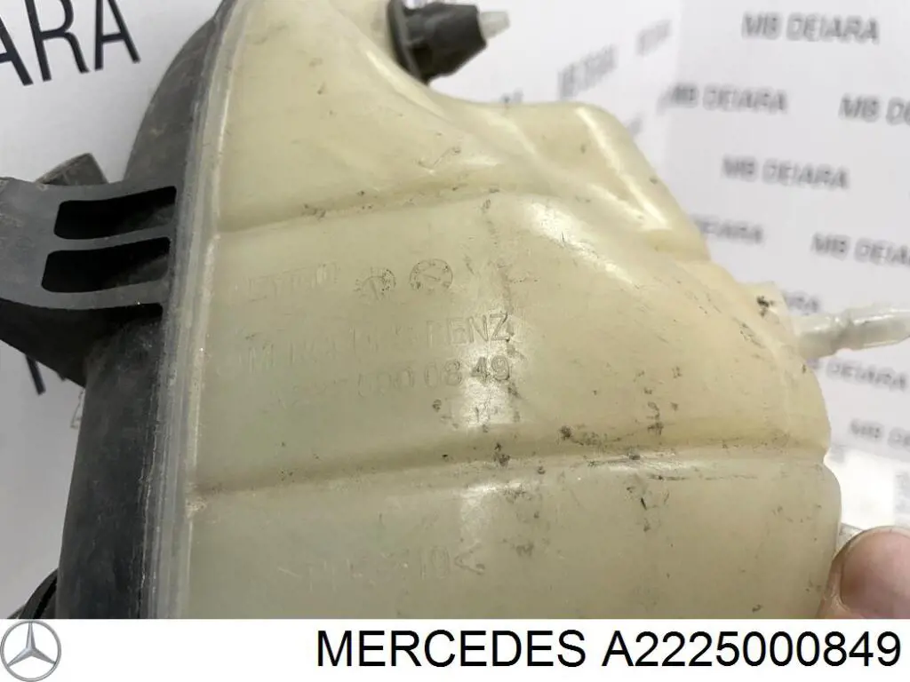 Бачок системы охлаждения расширительный Mercedes A2225000849