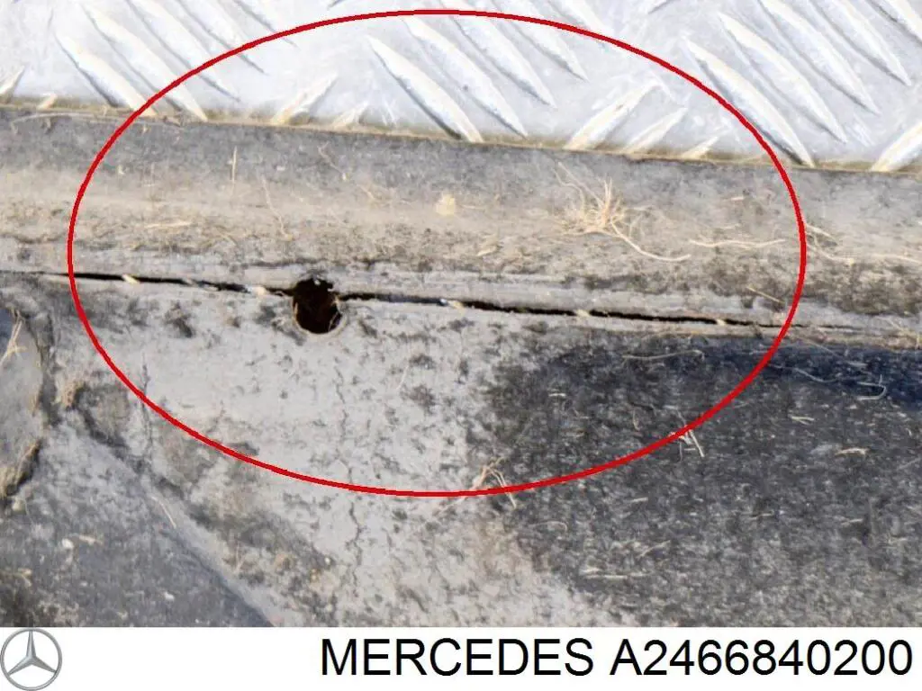 Защита днища правая A2466840200 Mercedes