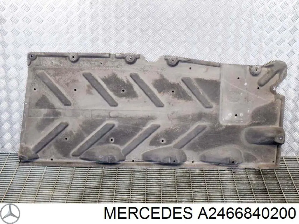 A2466840200 Mercedes proteção de fundo direita