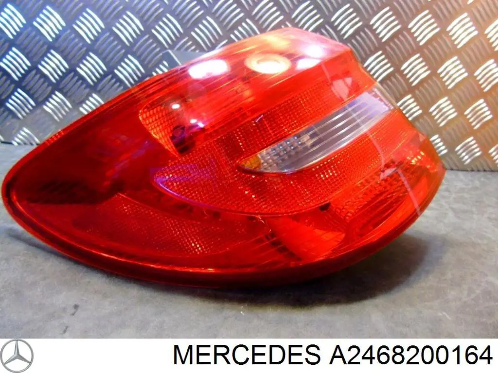 A2468200164 Mercedes Задний левый стоп
