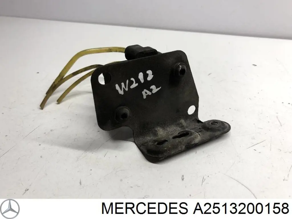 Блок клапанов регулируемой подвески A2513200158 Mercedes