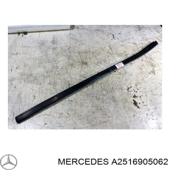 Молдинг крыши правый A2516905062 Mercedes