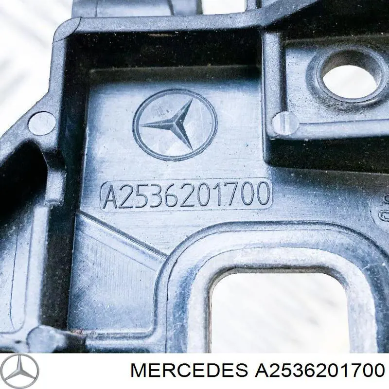 Consola (adaptador) de fixação da luz dianteira esquerda para Mercedes GLC (X253)