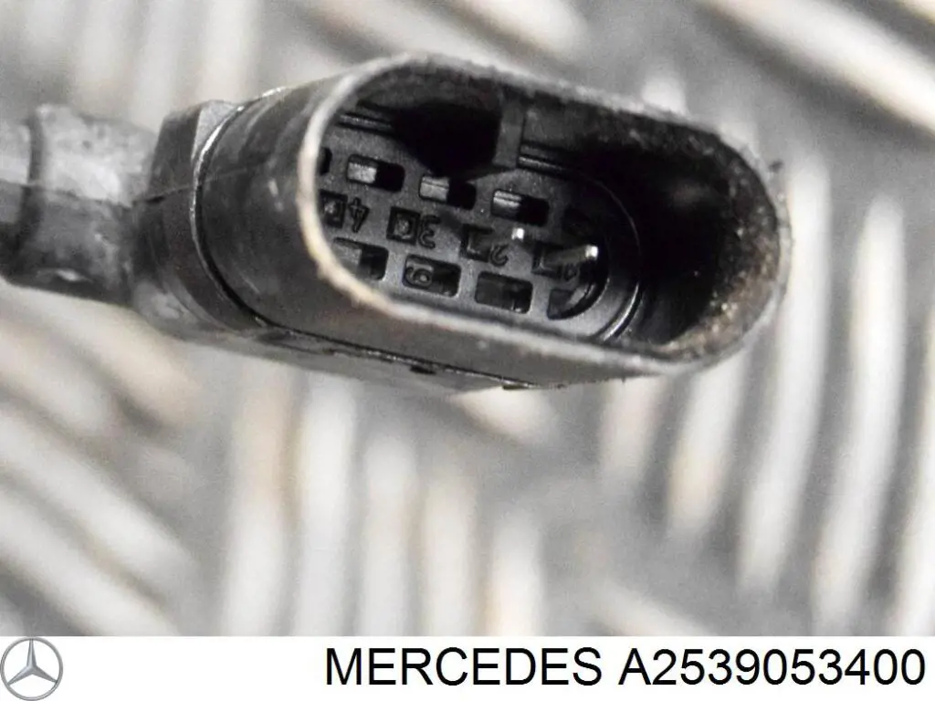 Датчик АБС (ABS) передний правый A2539053400 Mercedes