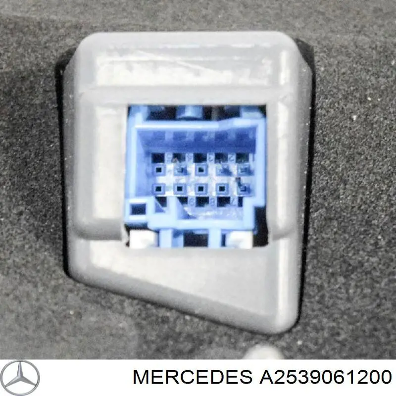 Правый стоп Mercedes A2539061200