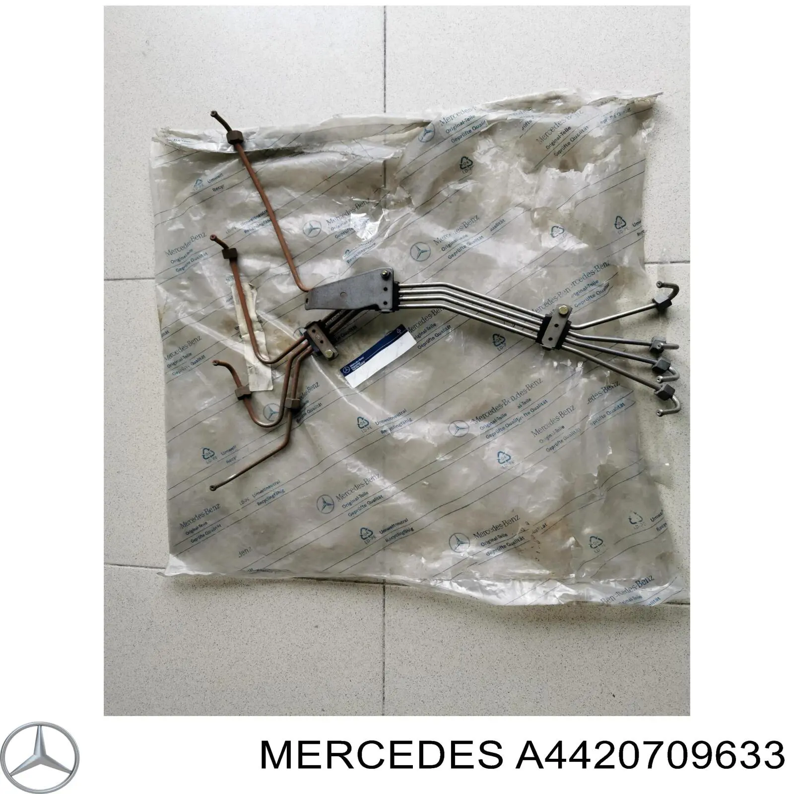 Трубка топливная, комплект Mercedes A4420709633