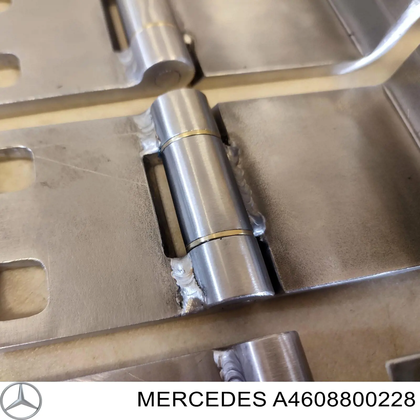  Mercedes A4608800228