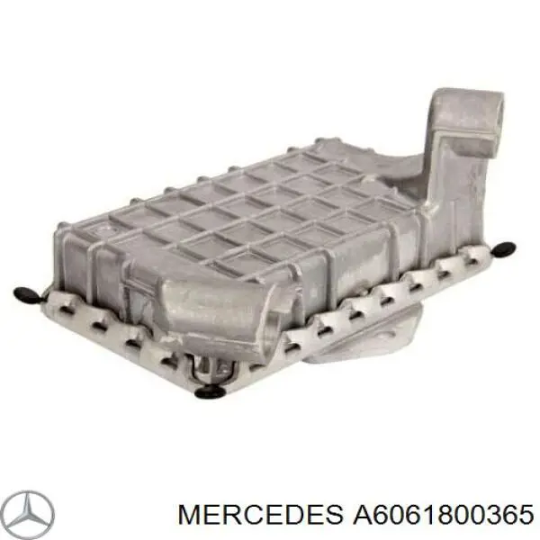 A6061800365 Mercedes радиатор масляный (холодильник, под фильтром)