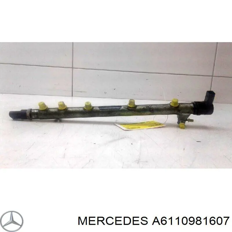 Купить 6110981007 Mercedes Патрубок воздушный, выход из турбины/компрессора (наддув)