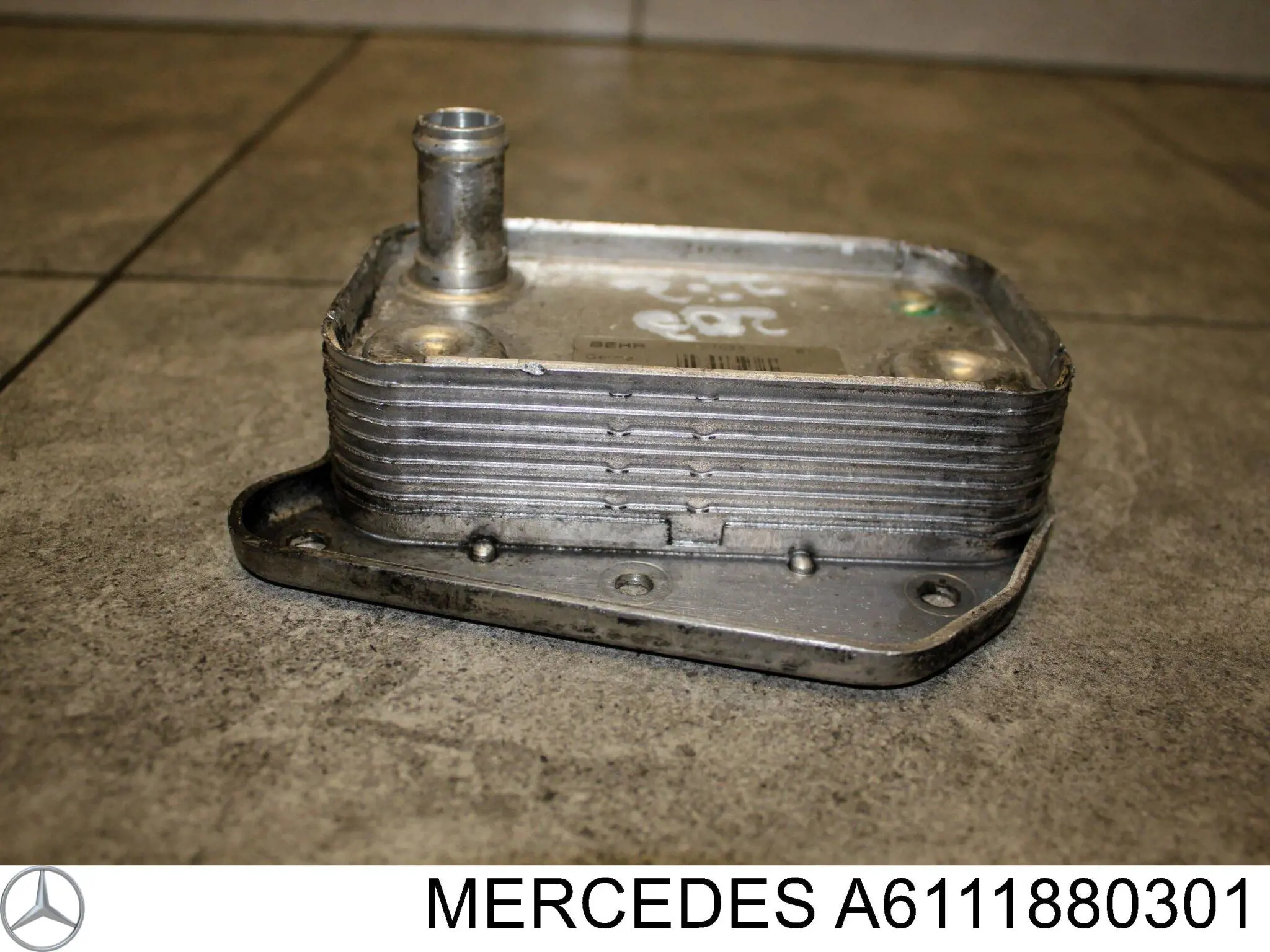 Масляный радиатор Mercedes A6111880301