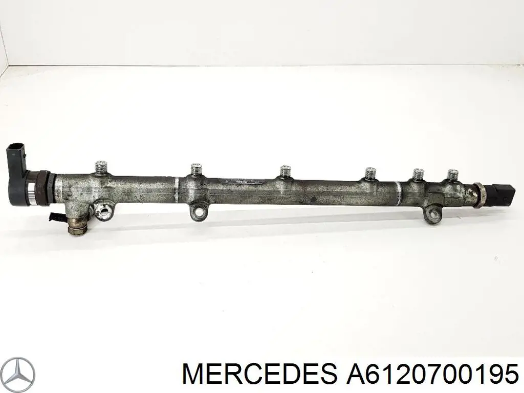 Распределитель топлива (рампа) A6120700195 Mercedes