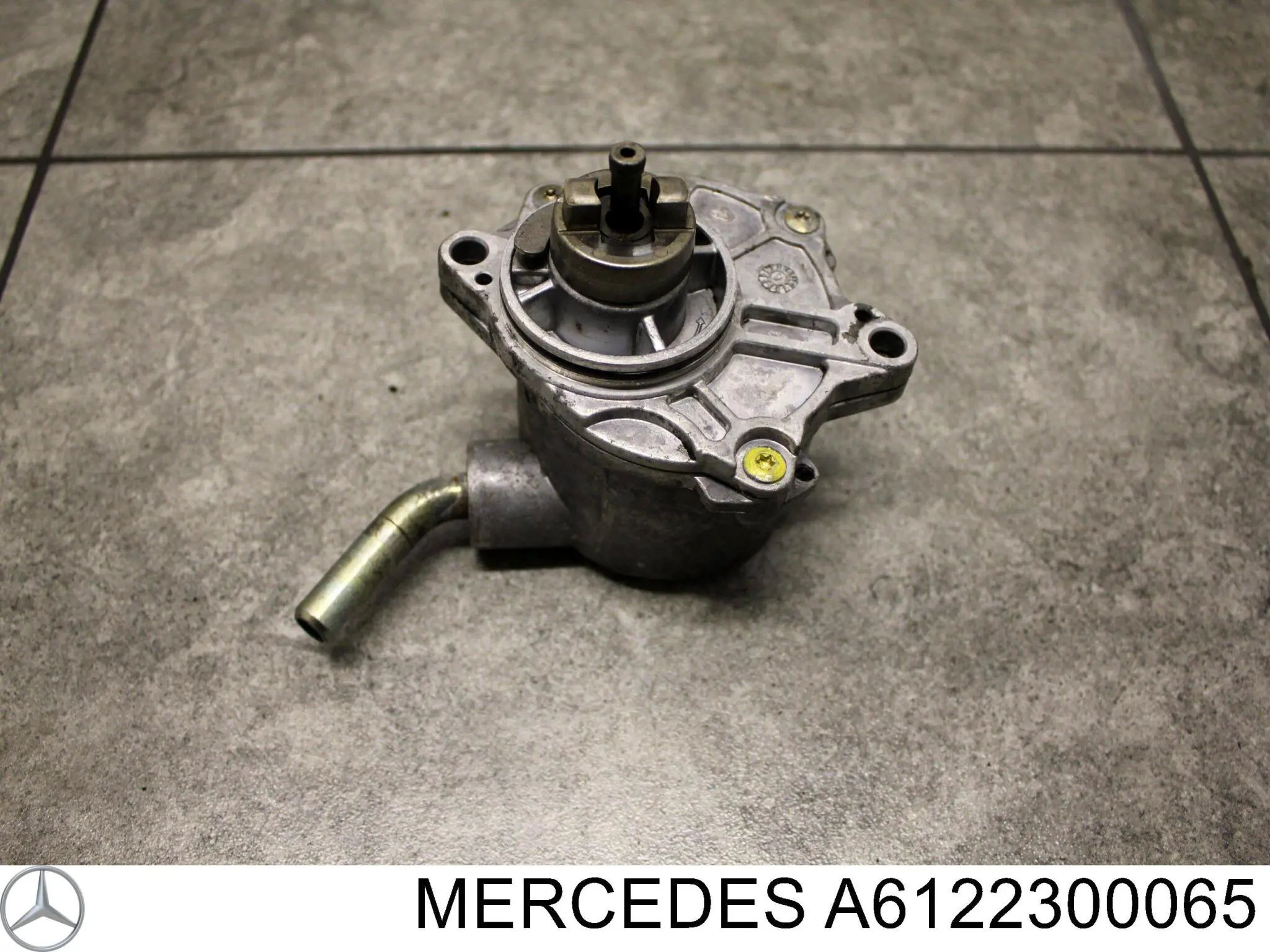 Насос вакуумный Mercedes A6122300065