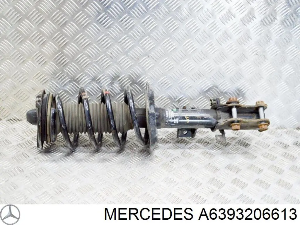 Амортизатор передний A6393206613 Mercedes