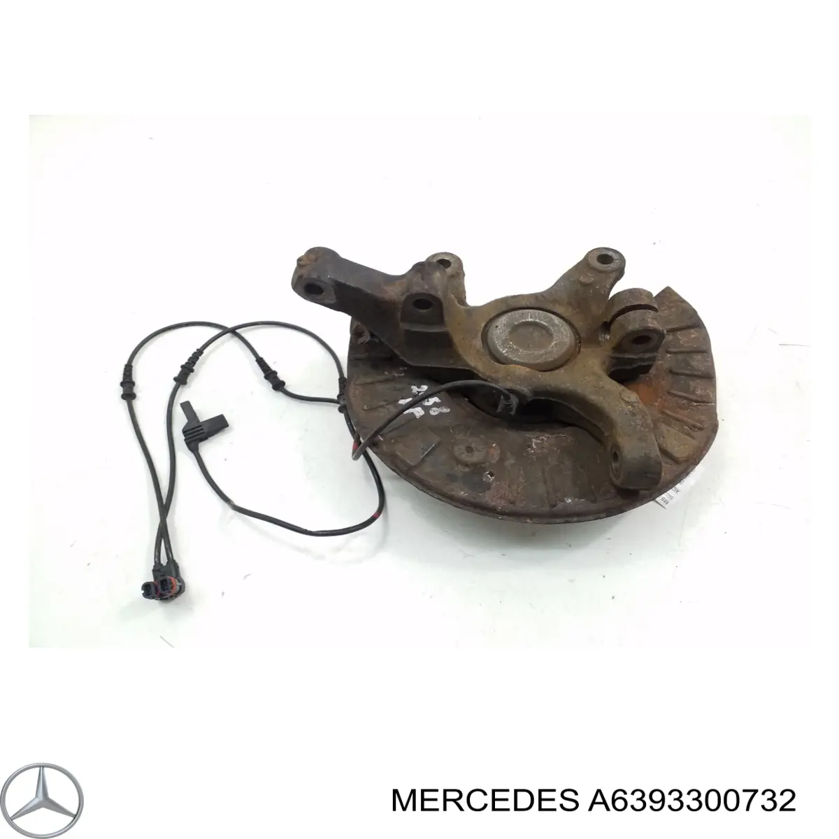 Цапфа (поворотный кулак) передний правый Mercedes A6393300732 цена, от 79.82 USD