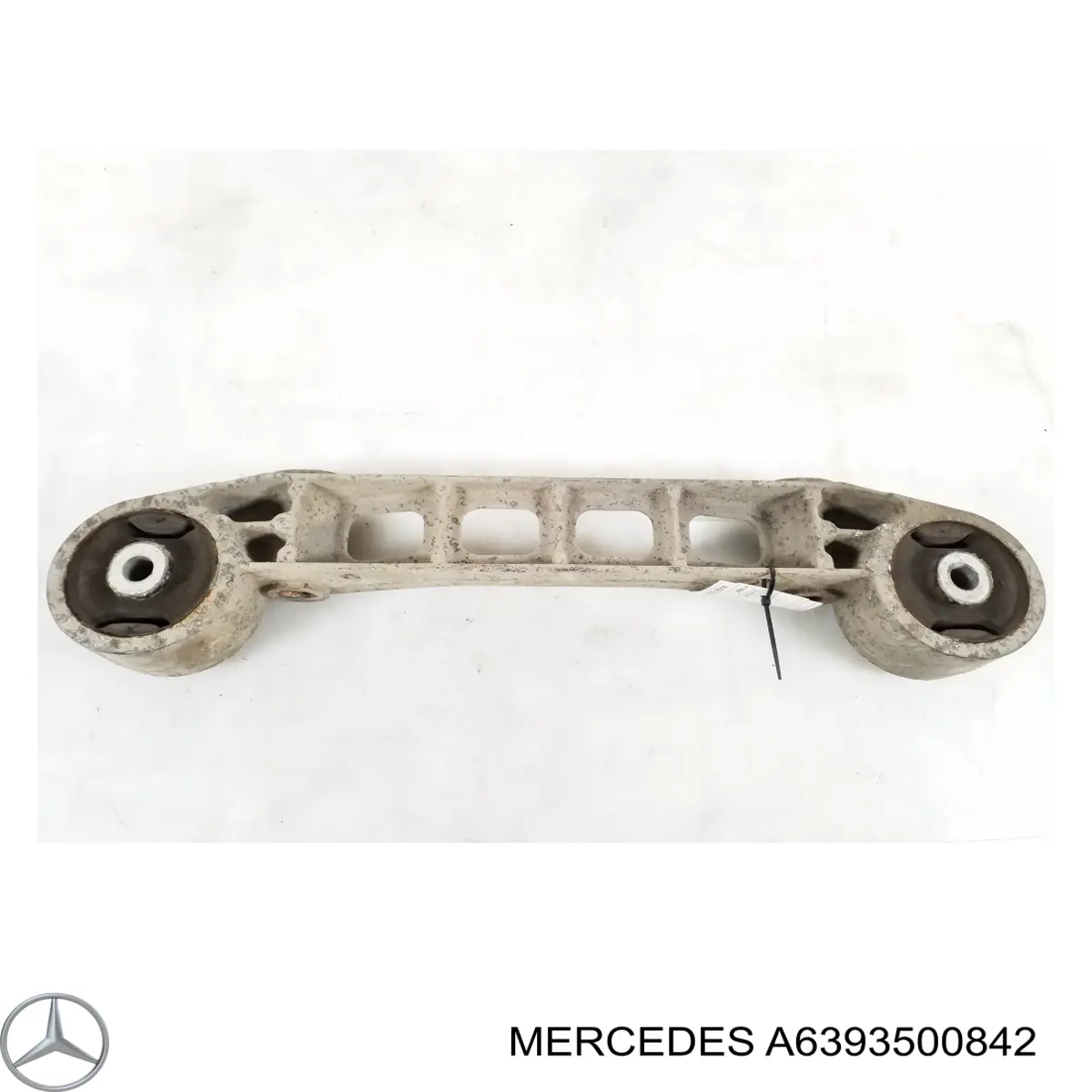 Кронштейн (траверса) заднего редуктора задняя Mercedes A6393500842 цена, от 28.90 USD