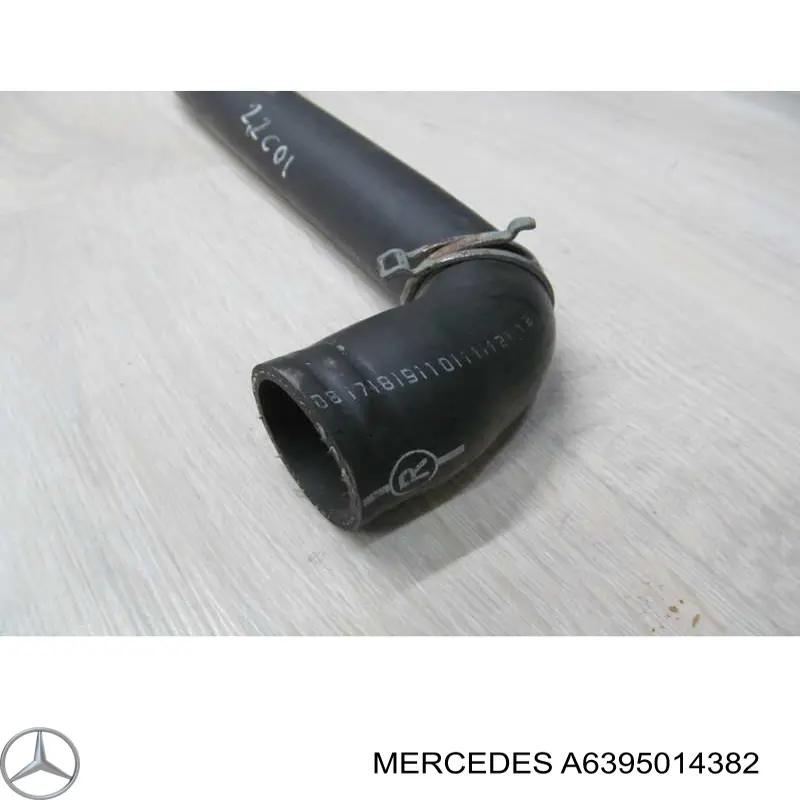Шланг (патрубок) радиатора охлаждения верхний Mercedes A6395014382