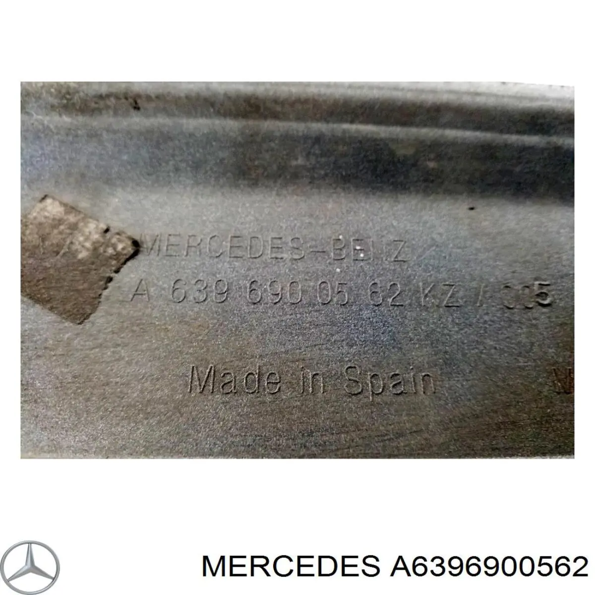 Молдинг двери передней правой A6396900562 Mercedes