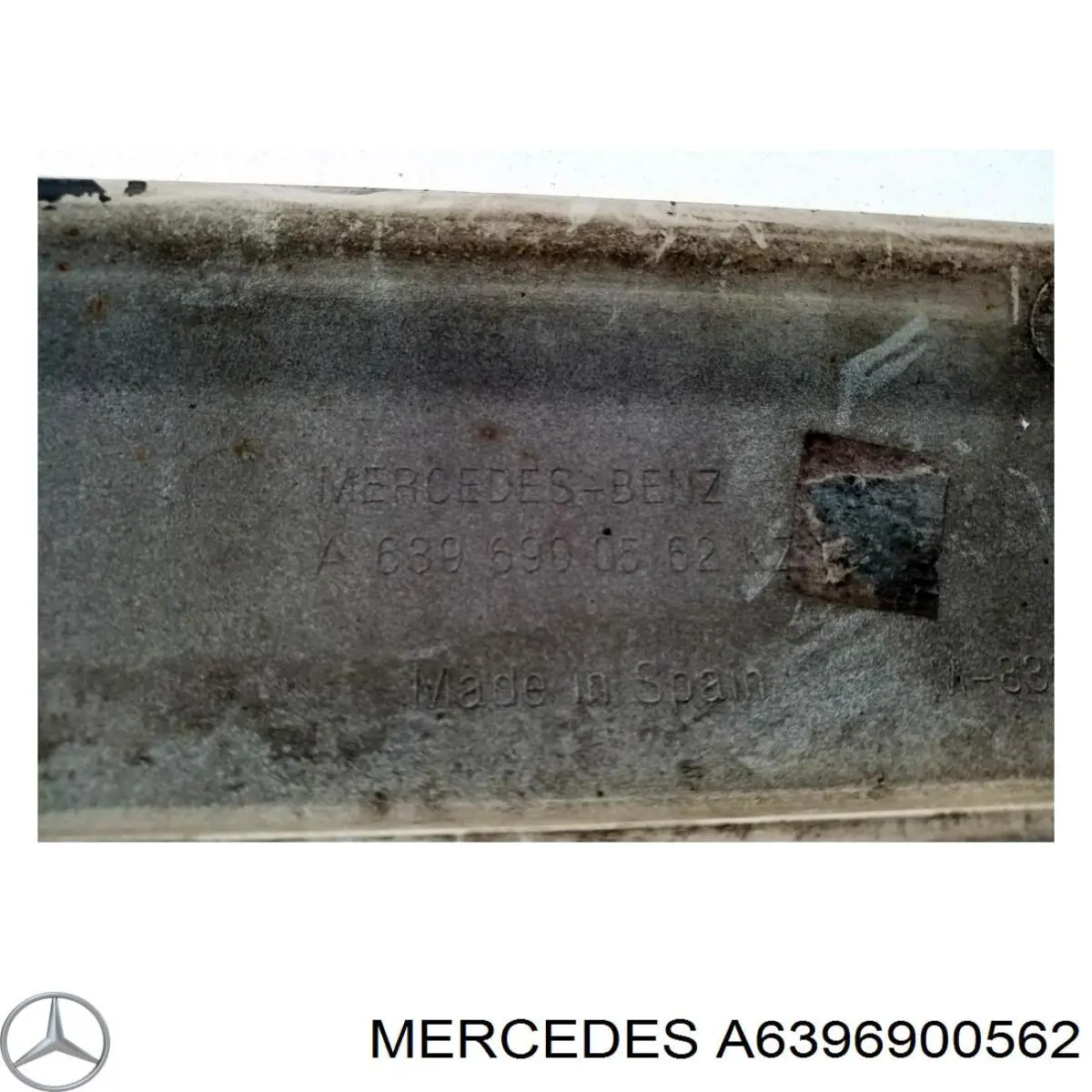 Молдинг передней правой двери Mercedes A6396900562