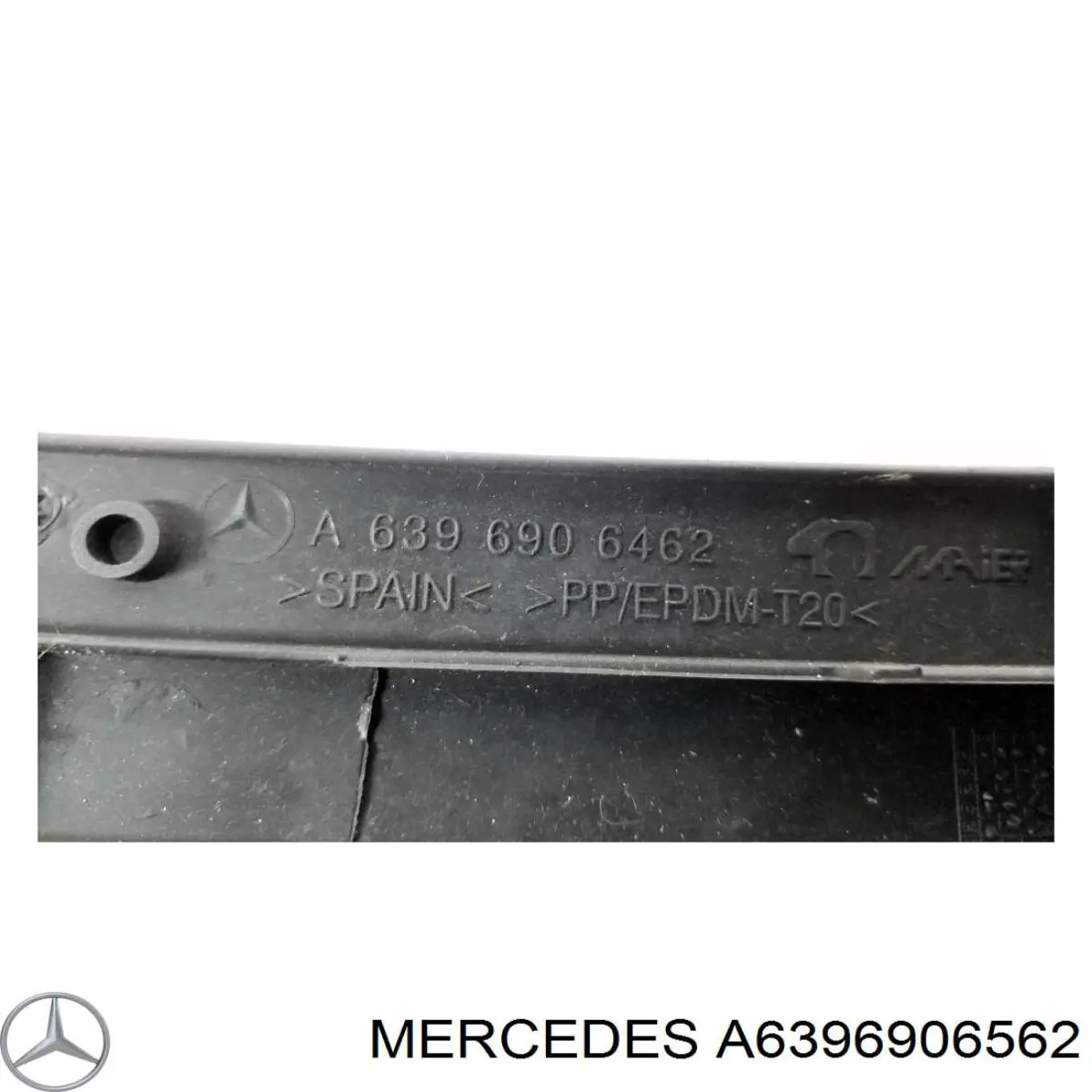 Рейлинг крыши правый A6396906562 Mercedes