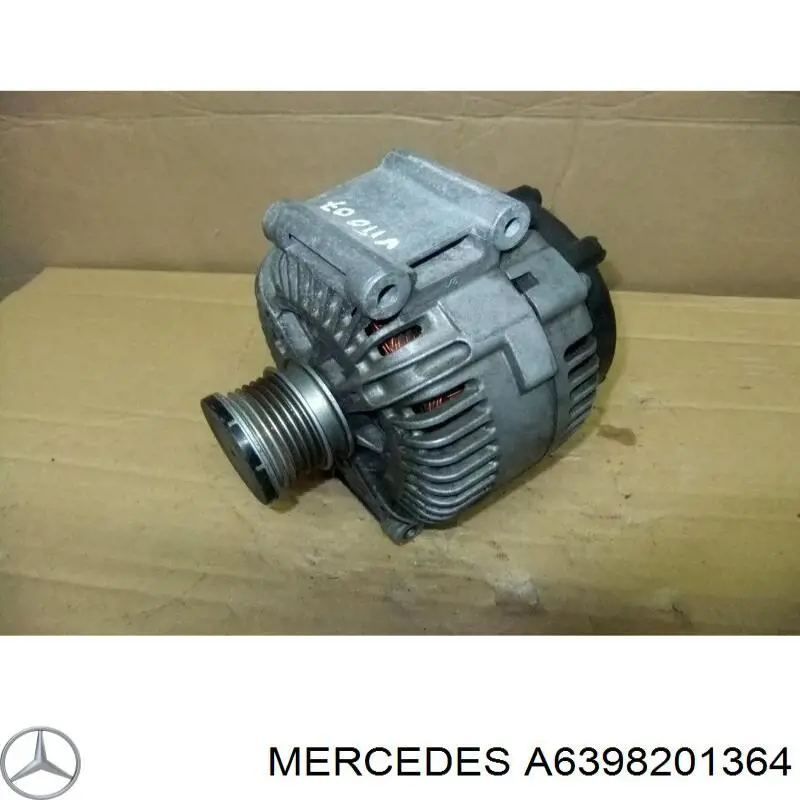 Фонарь задний правый верхний A6398201364 Mercedes