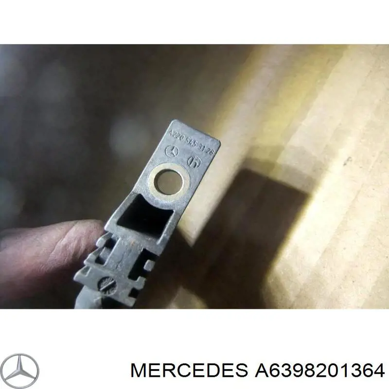 Фонарь задний правый, верхний Mercedes A6398201364