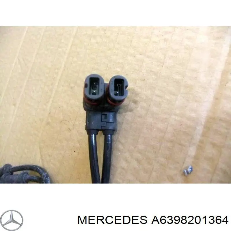 A6398201364 Mercedes Фонарь задний правый верхний