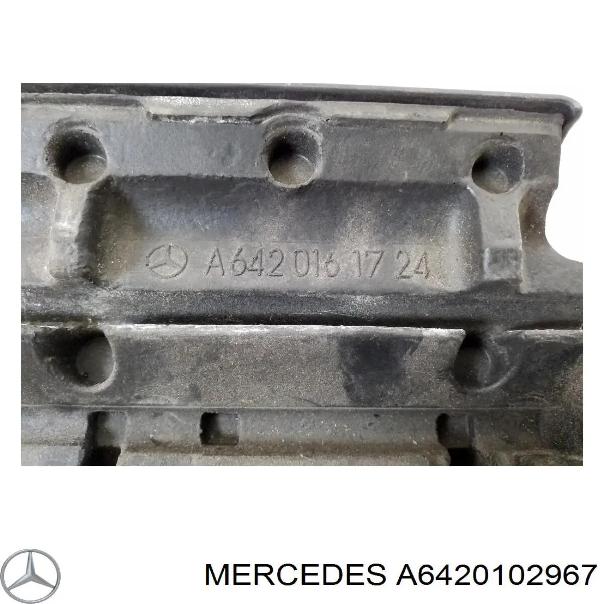 A6420105467 Mercedes Крышка мотора декоративная