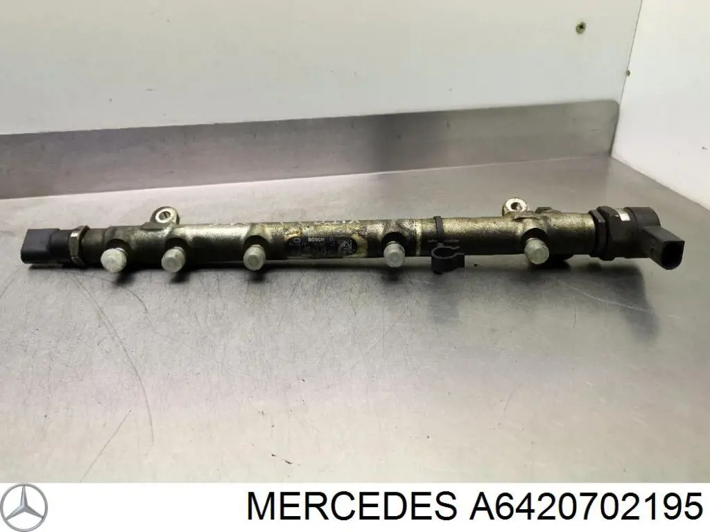 Распределитель топлива (рампа) левый Mercedes 6420702195 цена, от 11.40 USD