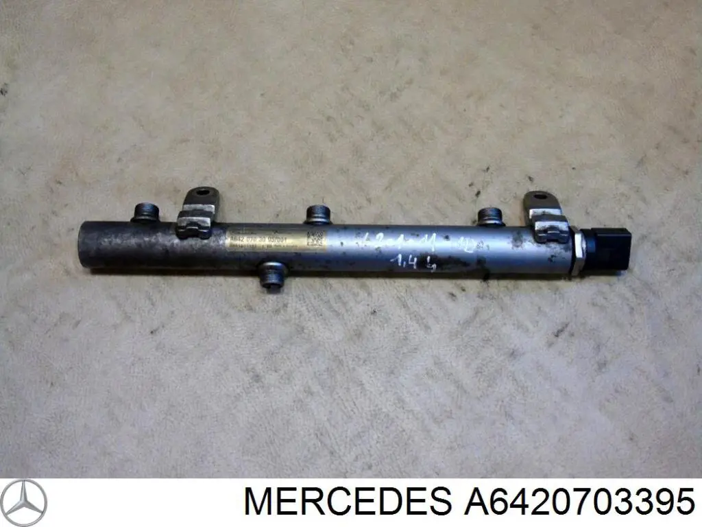 Распределитель топлива (рампа) левый 6420703395 Mercedes