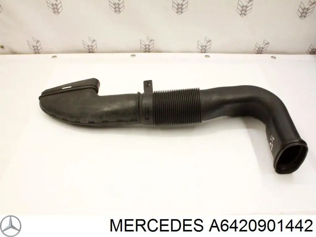 Впускной патрубок воздушного фильтра 6420945697 Mercedes