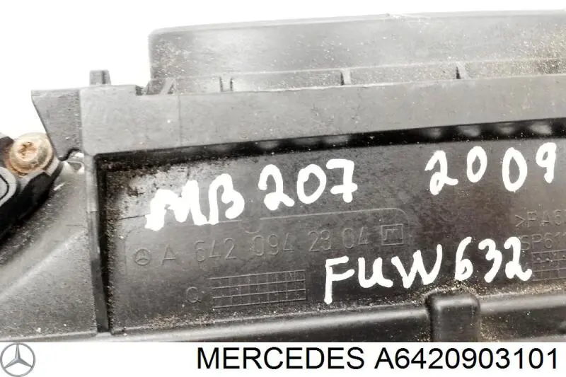 Корпус воздушного фильтра, левый Mercedes 6420903501