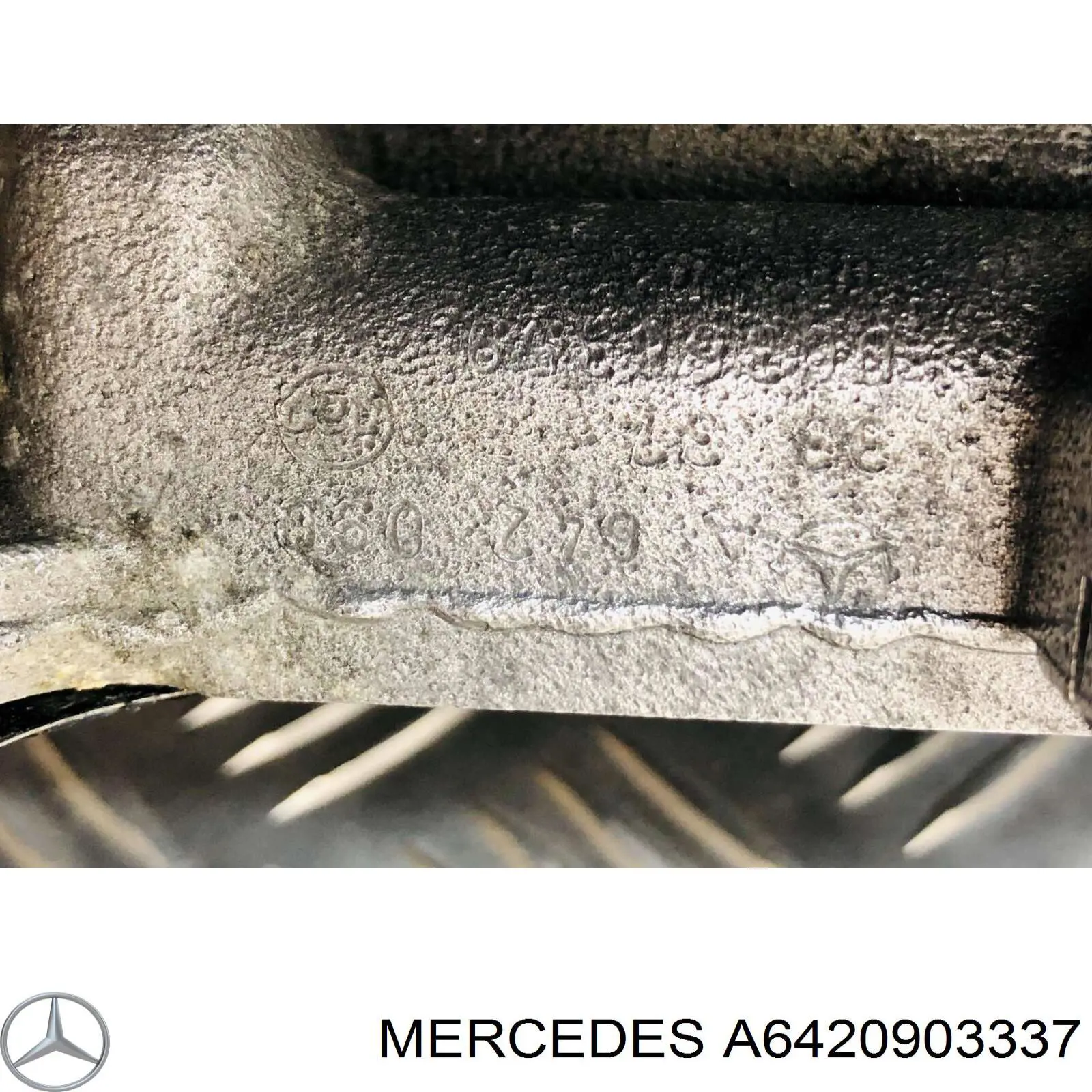Коллектор впускной левый A6420903337 Mercedes