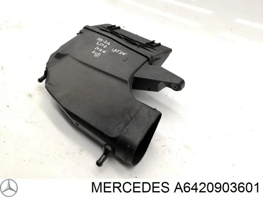 Корпус воздушного фильтра, правый на Mercedes ML/GLE (W164)